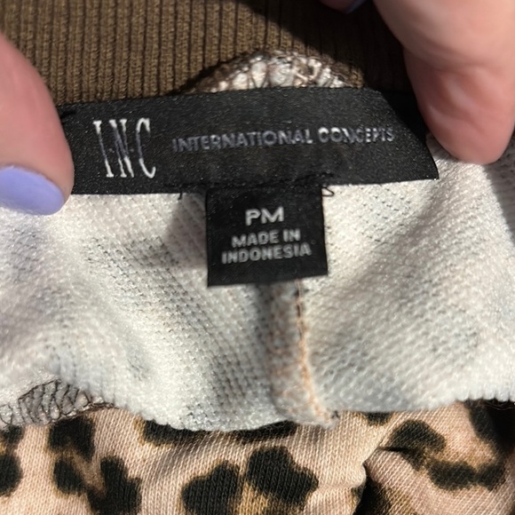 INC International Concepts Brown Cheetah Joggers Petite NWT - Picture 7 of 7